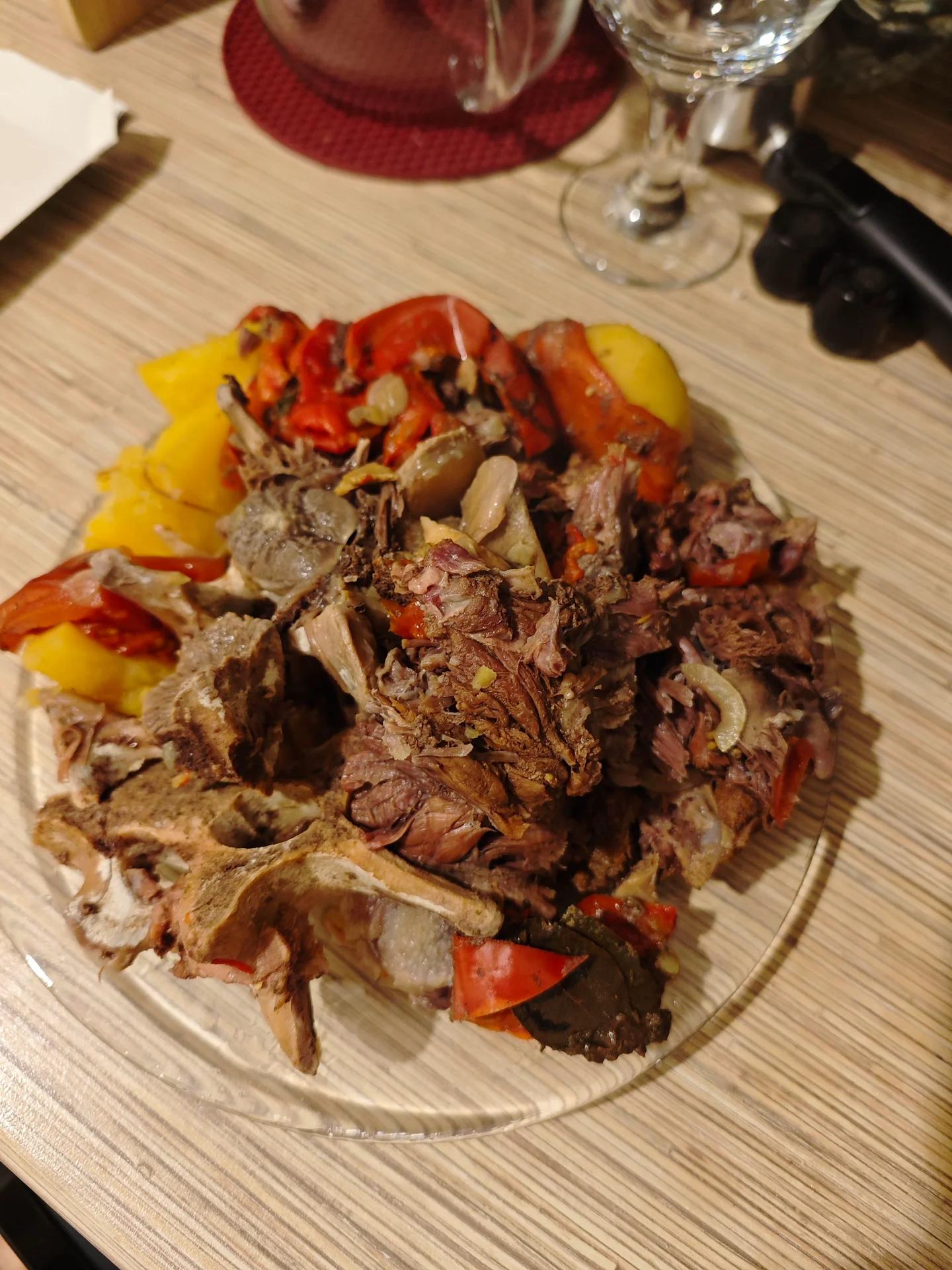 Свинина с овощами в афганском казане